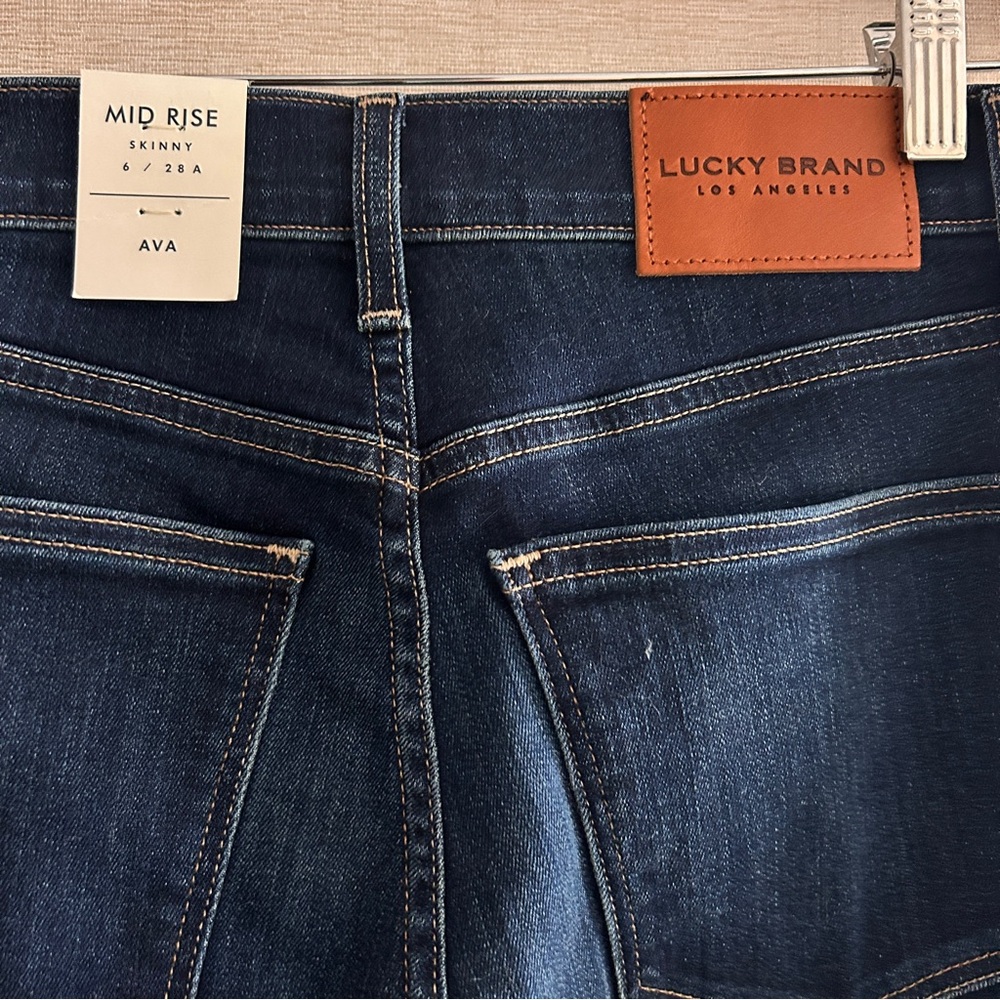 Lucky Brand Indigo Mid Rise Jeans NWT - Picture 5 of 10